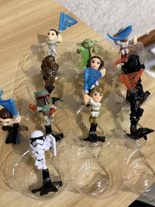 10 фігурок kinder Star Wars залишився  боба фет!