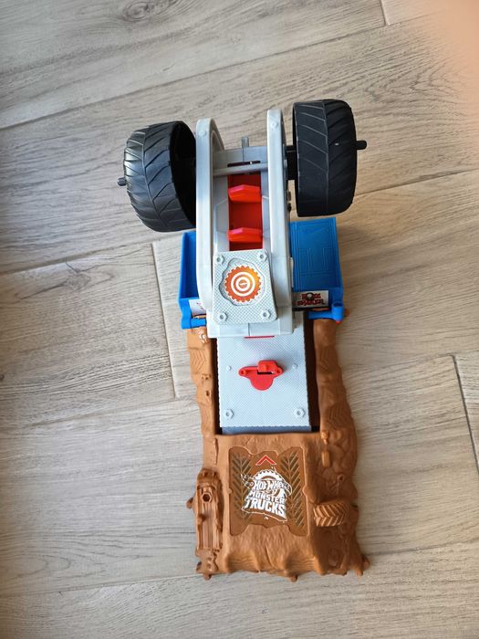 Pista Hotwheels Monster Trucks