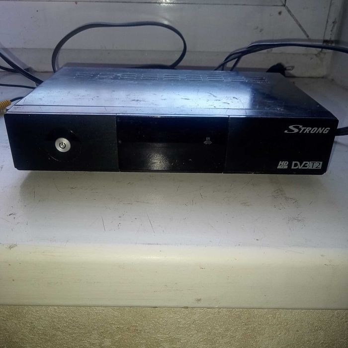 Телевизор Самсунг Samsung с приставкой Т2 и антенной