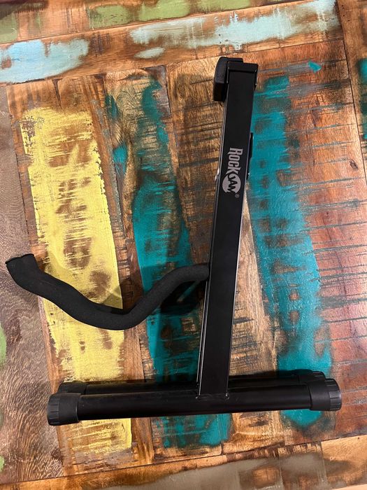 Suporte dobrável para guitarra RockJam – 10€