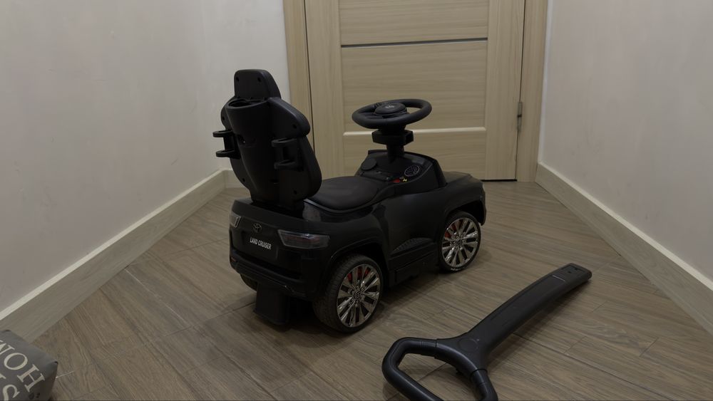 Електромобіль Toyota, толокар з батьківською ручкою