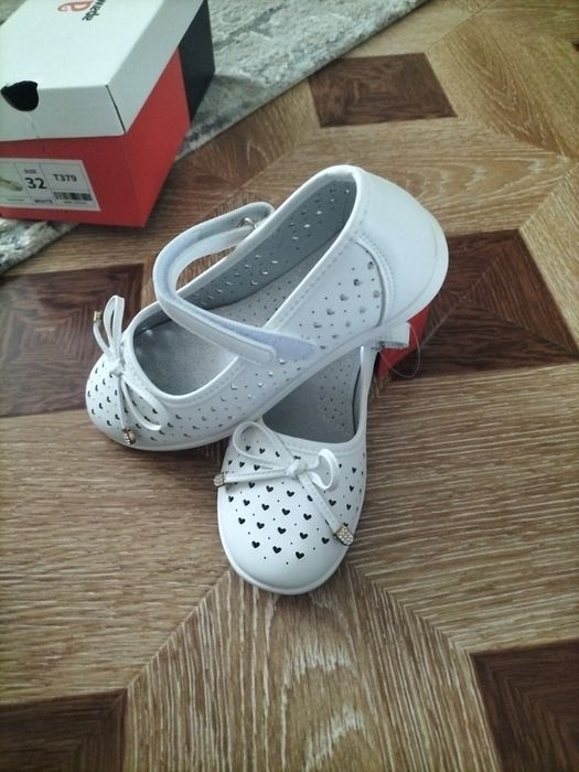 Туфельки для дівчинки