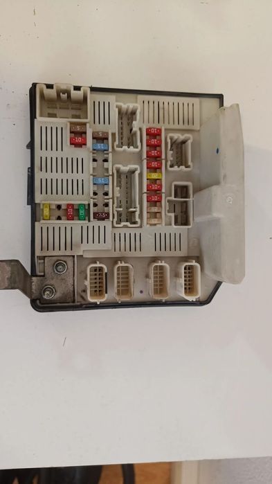 Caixa fusíveis/ caixa relés Renault Megane 2 II / Renault Scenic 2 II 2006  8200481866