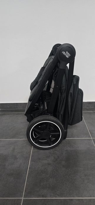 Carrinho Britax Romer B-Agile R + capa de chuva e porta copos