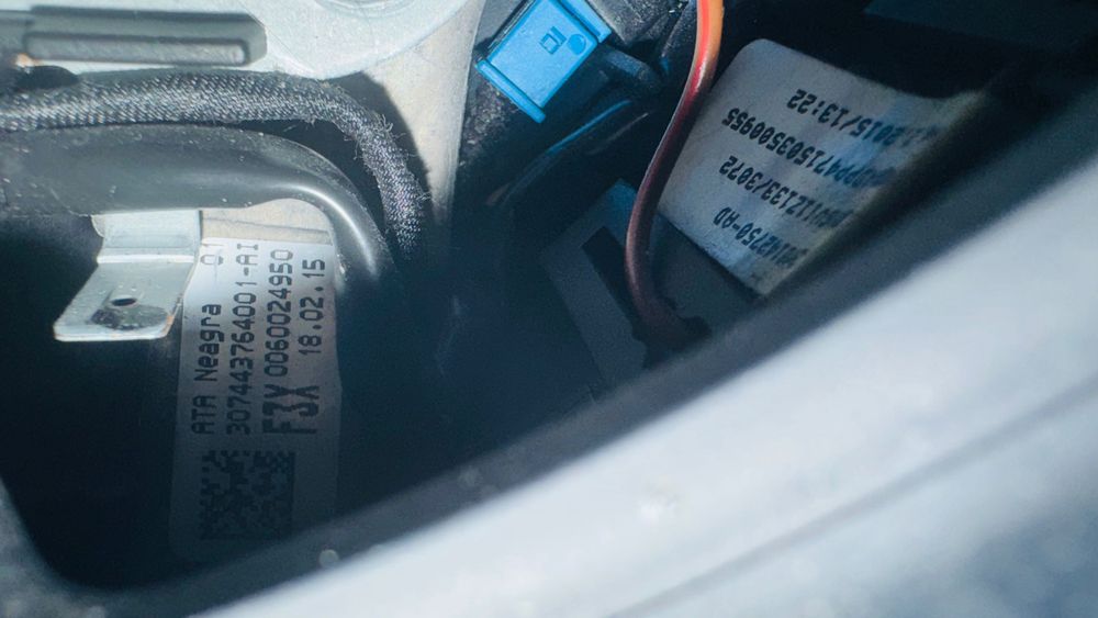 Volante BMW M1 (F20) em pele com patilhas