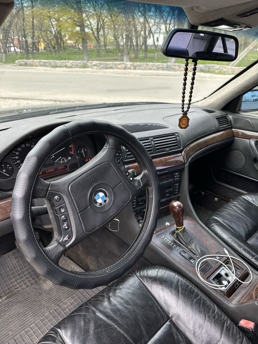 Продам БМВ 740 авто в ідеальному стани
