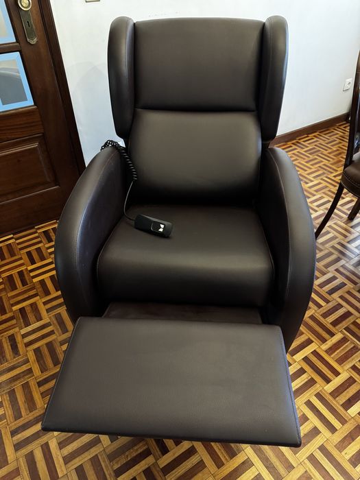Cadeirão elétrico médico com elevação  reclináveis