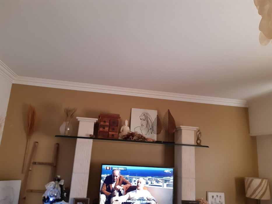 Estante de sala em pedra mármore moca creme