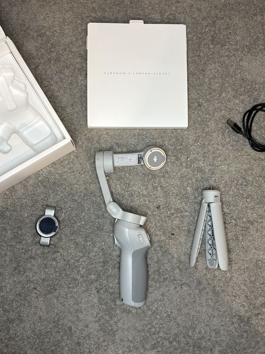 DJI Osmo OM 4 — Estabilizador de Smartphone 3 Eixos | Excelente Estado