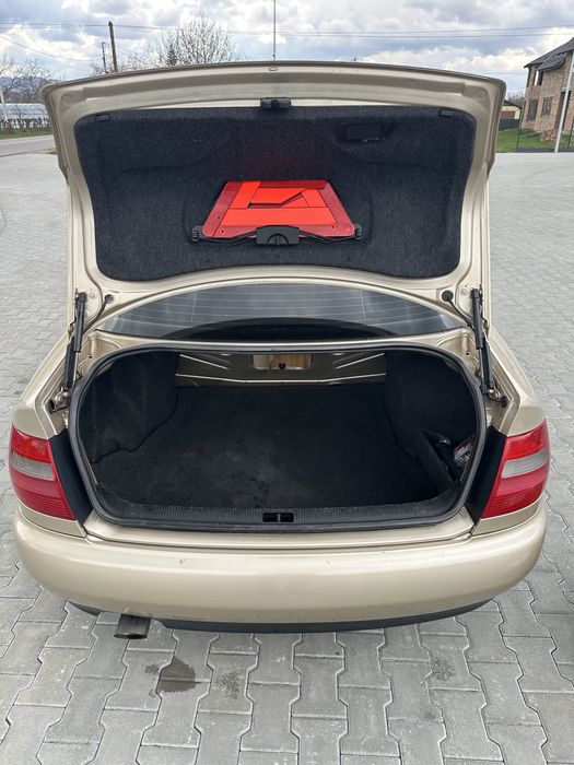 Audi A4 1996 1.6 бензин