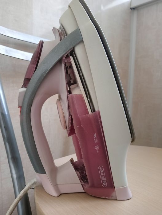 Праска Philips  GC3310  2200 W в робочому стані / на запчастини