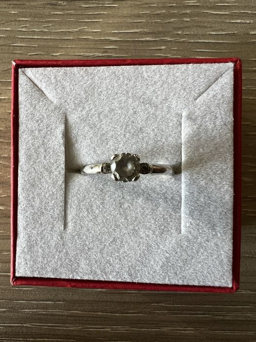 Pierścionek srebrny z cyrkonią r. 13