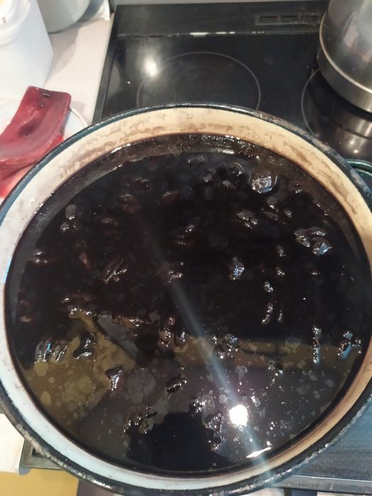 Соснові шишки.горіхи..калина.малина.обліпиха.