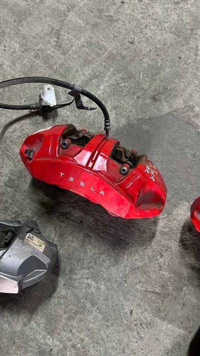 тормозні супорта і диски Tesla model 3 2018- розбірка