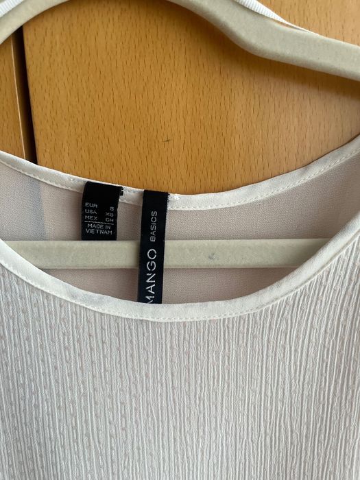 Blusa Branca com um tecido leve