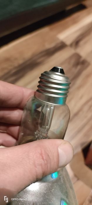 Dwie duże żarówki