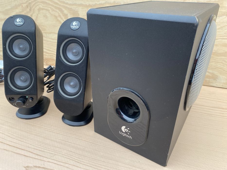 Zestaw głośników Logitech X-230 z systemem dźwięku 2.1.