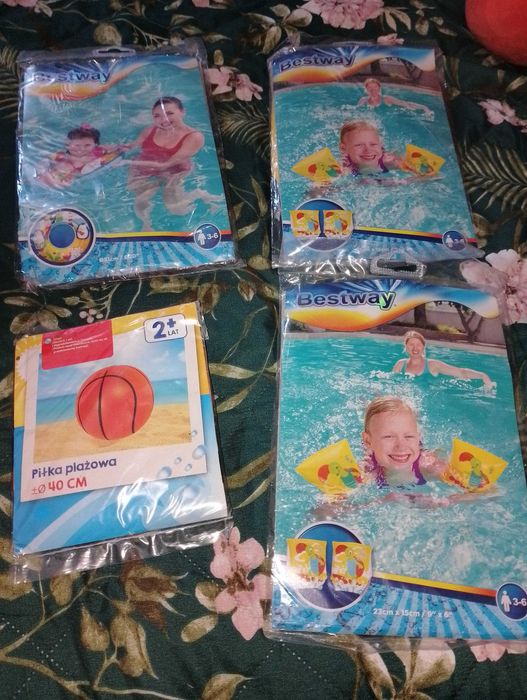 Zestaw 2×  rękawki do pływania + koło + piłka plażowa