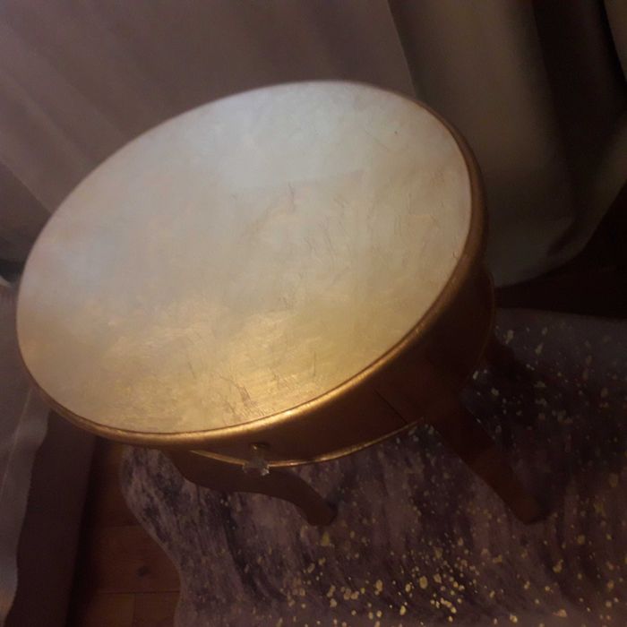 Stolik złoty owalny w stylu glamour