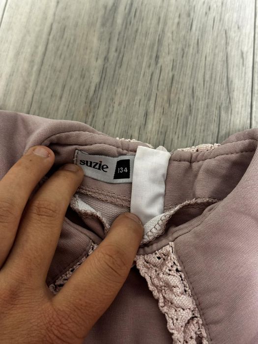 Продам кофту з воротнічком на дівчинку