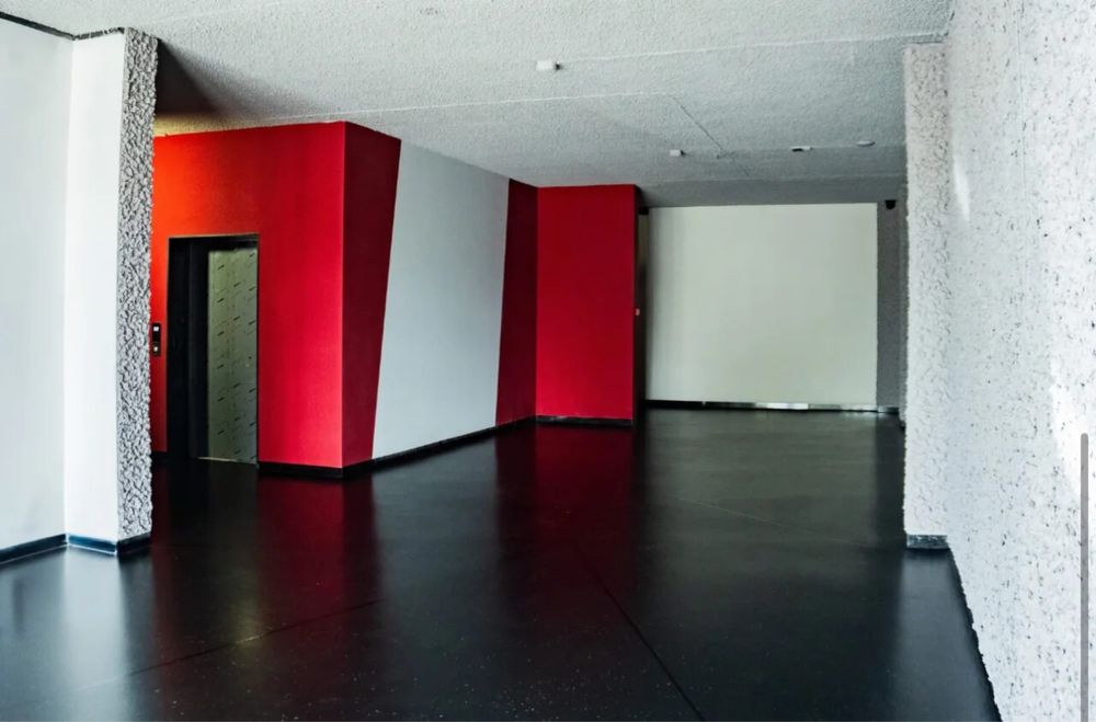 Оренда! 1.5 кім з сучасним ремонтом біля озера з басейном на даху