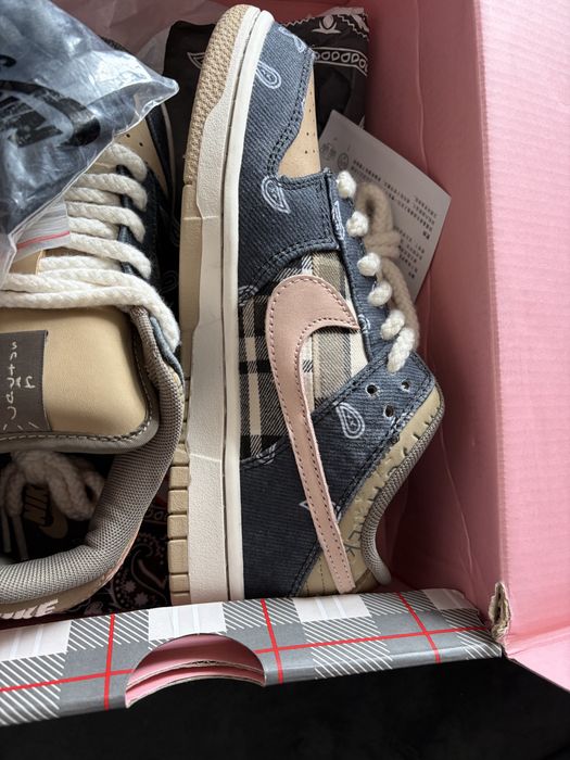 NIKE SB Dunk Low Travis Scott