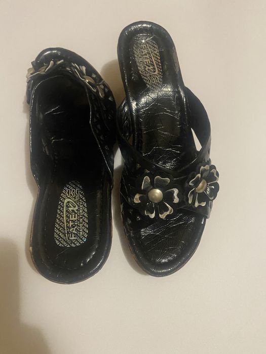 Жіночі шльопанці на літо