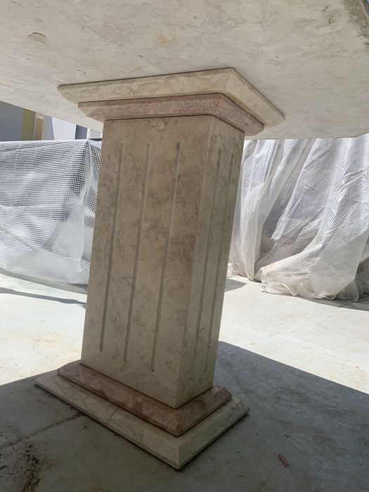 Mesa em Marmore em excelente estado!