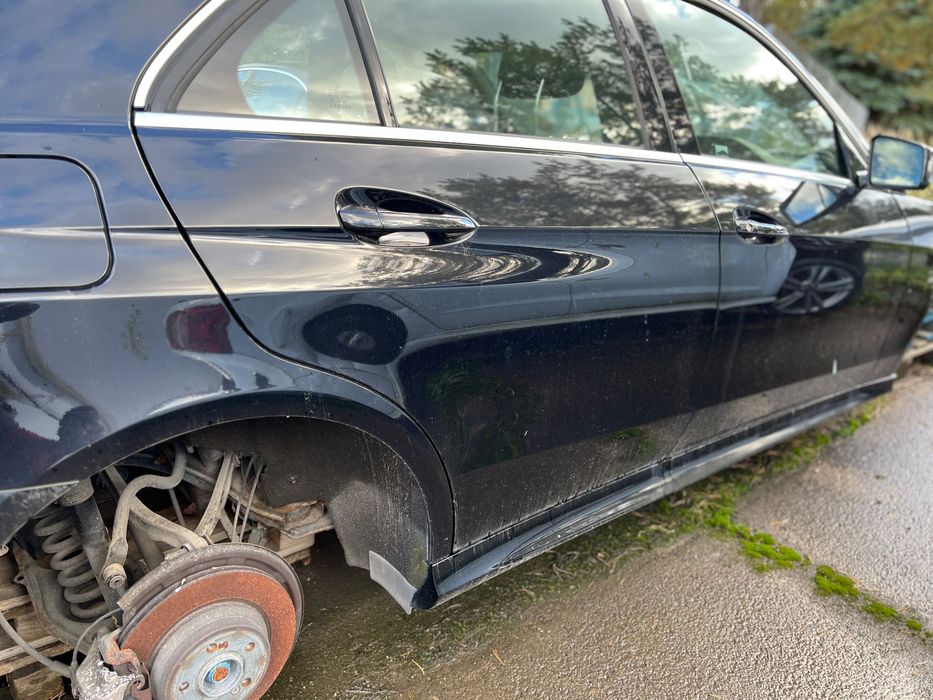 Drzwi kompletne Mercedes E W212 Lift kod 197 pierwszy lakier prawy tył