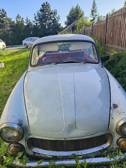 Samochód syrena 104