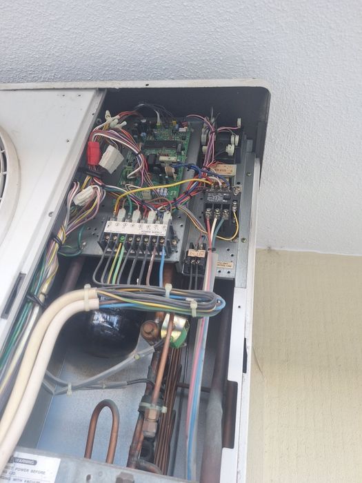 Reparamos placa de ar condicionado.
