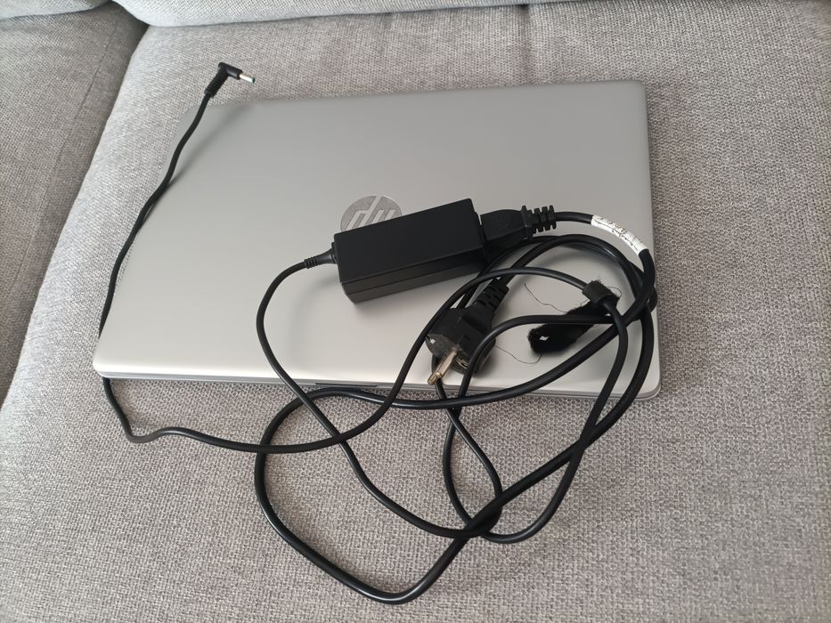Portátil HP 15-DB1030NP cinzento a funcionar em perfeitas condições