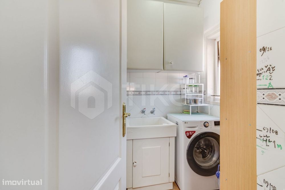 T4 com 209 m², vista 360º, sol todo o dia e garagem de 78 m² | Corroio