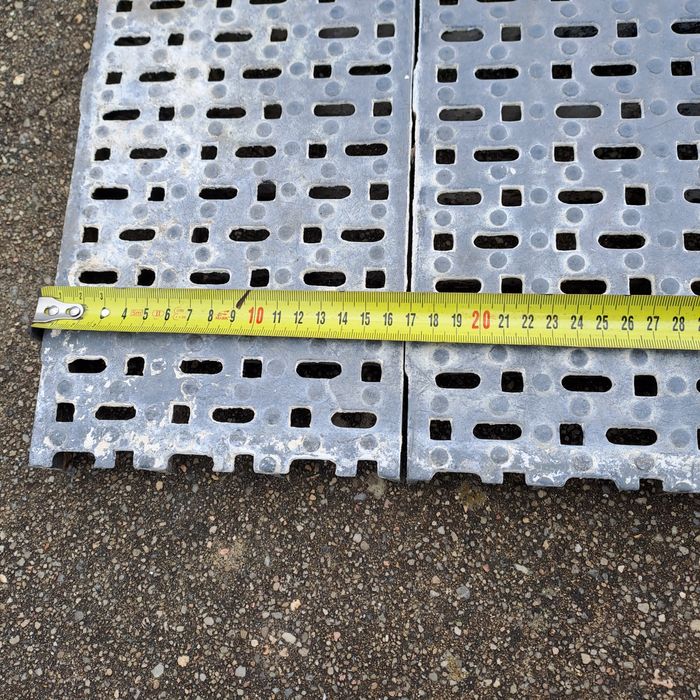 Estrado técnico em plástico para caravana ou outros fins.