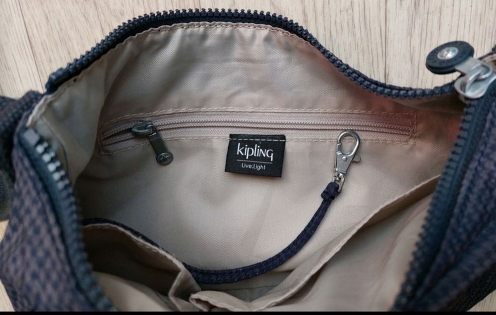 Сумка б/у жіноча на плече Kipling