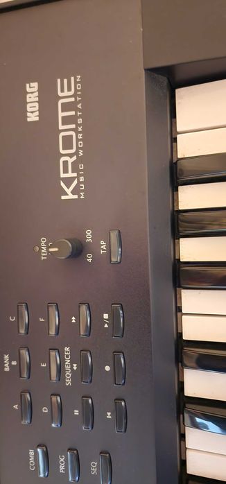 Korg Krome + Monitor Audio BX8 rigorosamente como novo