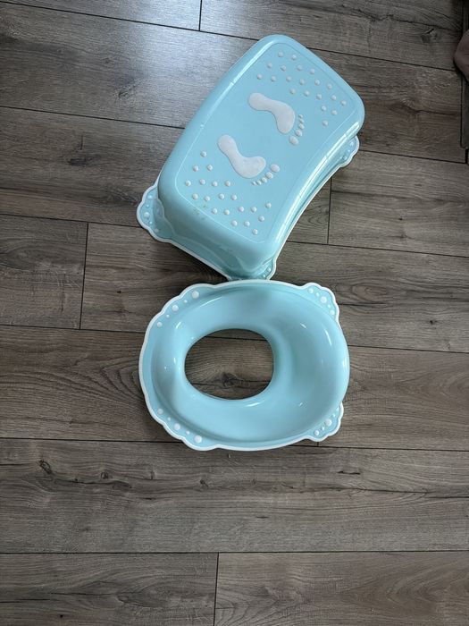 Zestaw podkladka na ubikacje, stoleczek, Razem