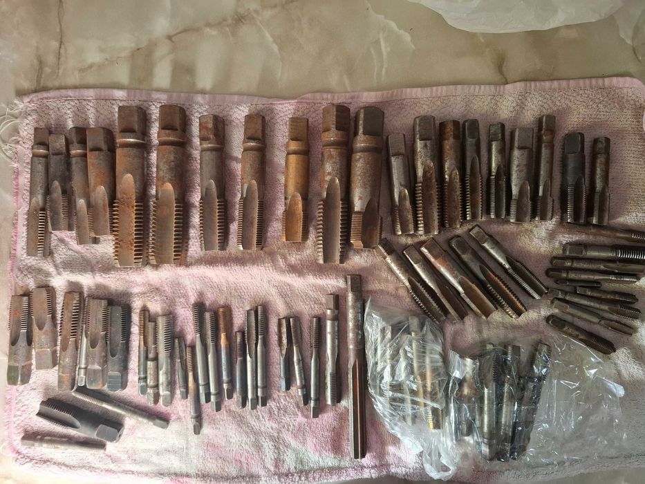 лот мітчиків для нарізування різьблення .  Зроблено в СРСР.