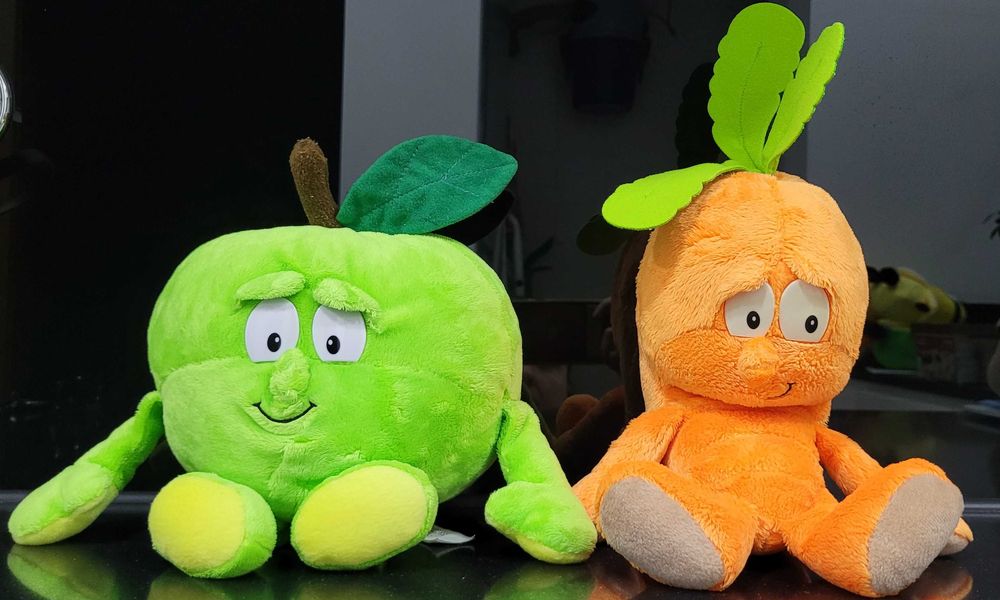 Vendo 2 bonecos novos