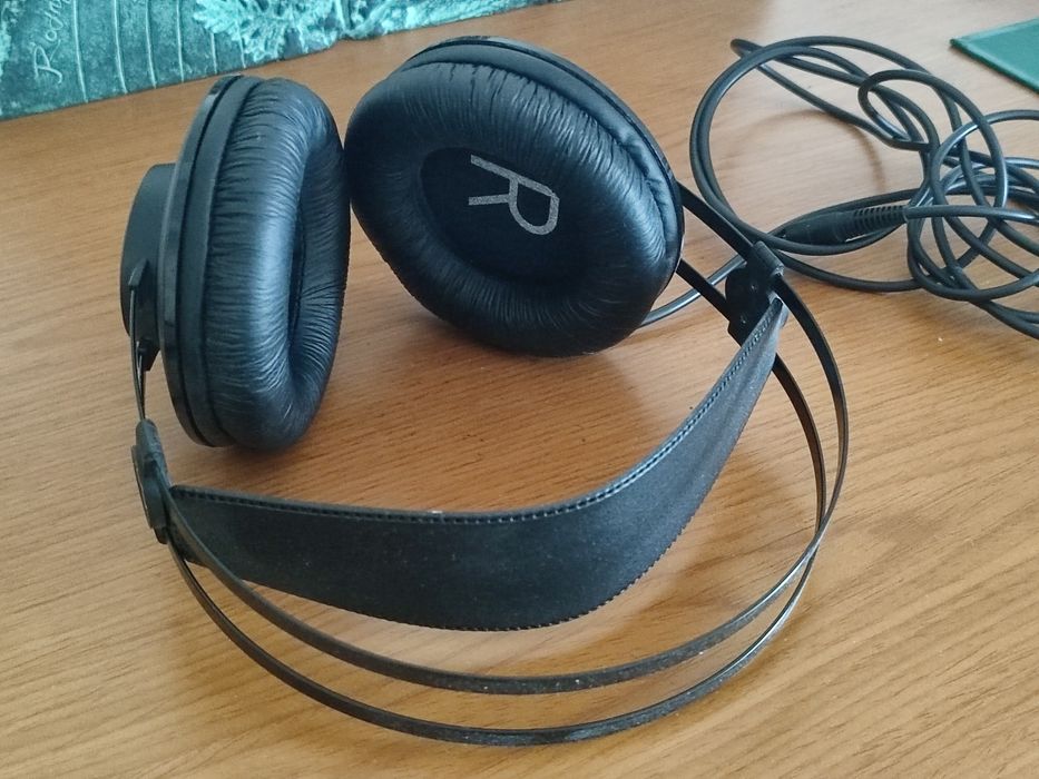 Auscultadores AKG  K52