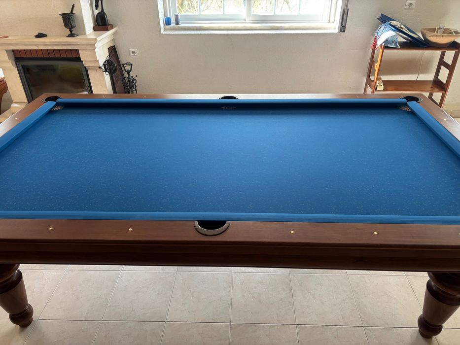 Mesa tripla: Snooker + Bilhar + Mesa de jantar.