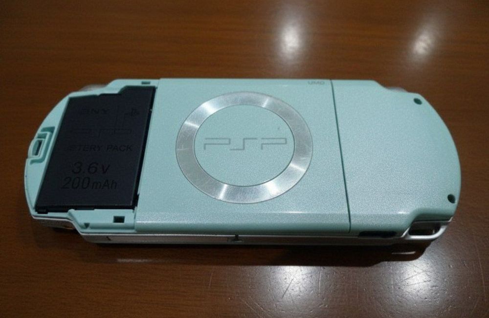 Продам Sony PSP-2000mint green;3004 з встановленими іграми