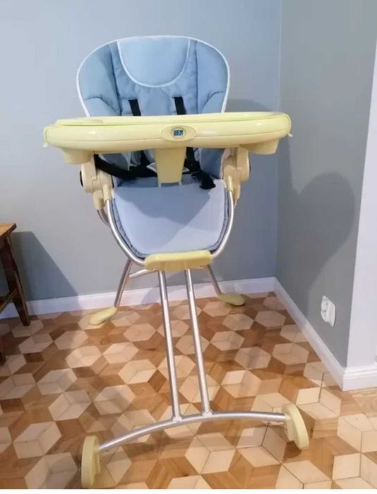 Стілець для годування