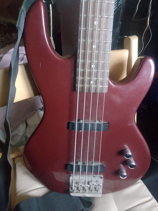 Бас гитара 5 струн