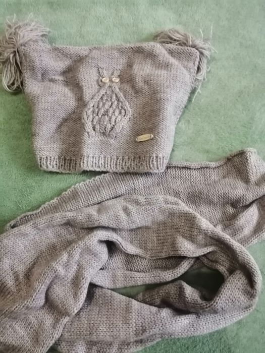 Продам новую весеннюю шапочку и шарф ручной работы для детей