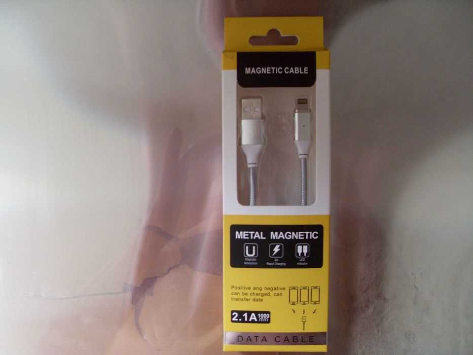 Магнитный кабель для iPhone.