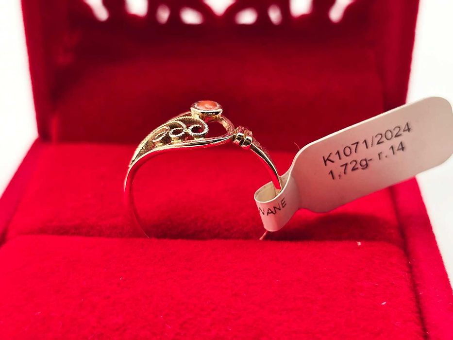 Stary złoty pierścionek z drobnym Koralem Koral 585 |Plus Lombard