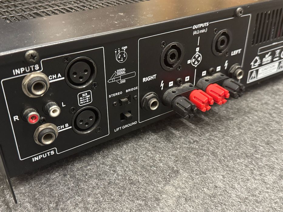 Amplificador de potência Acoustic Control TRX 500 – Profissional