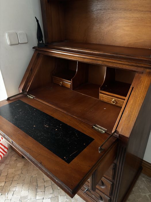 Escrivaninha classica com estante