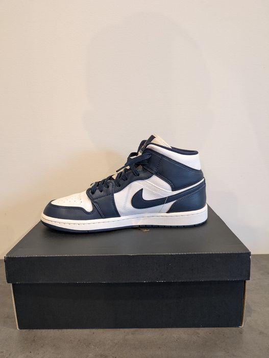 Air Jordan 1 MID Obsydian